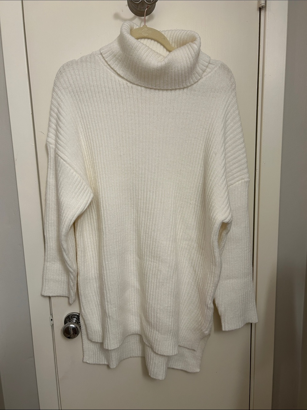 Oversized Ribbed Turtleneck Sweater - White